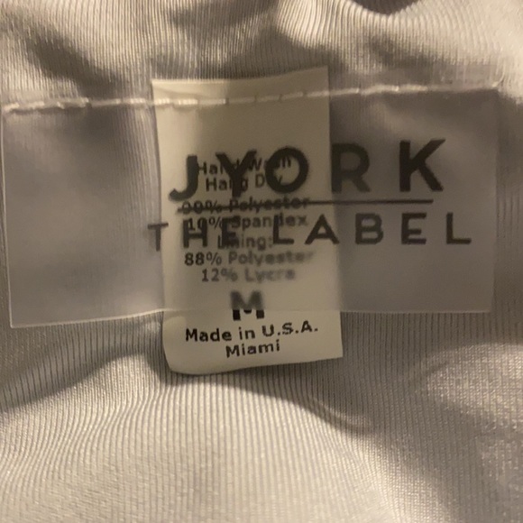Jyork x Dbrie Jane Reversible Velvet One Piece Ice
NWT/NEW
dbrie - Picture 6 of 7